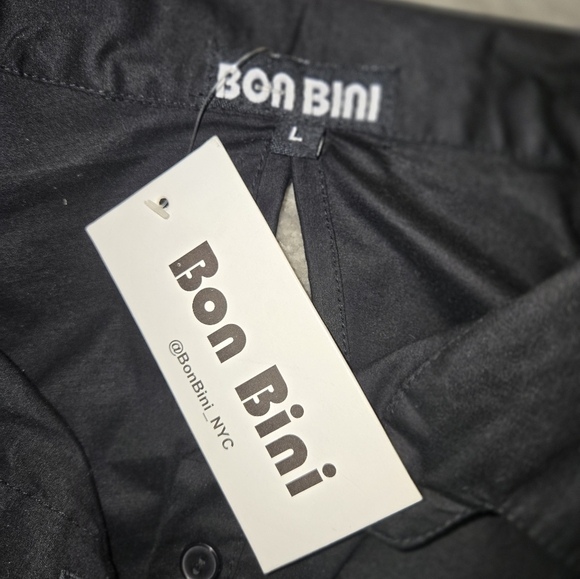 Black Button-Up Crop Top - Picture 3 of 4